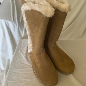 New tan boots with shearling piping